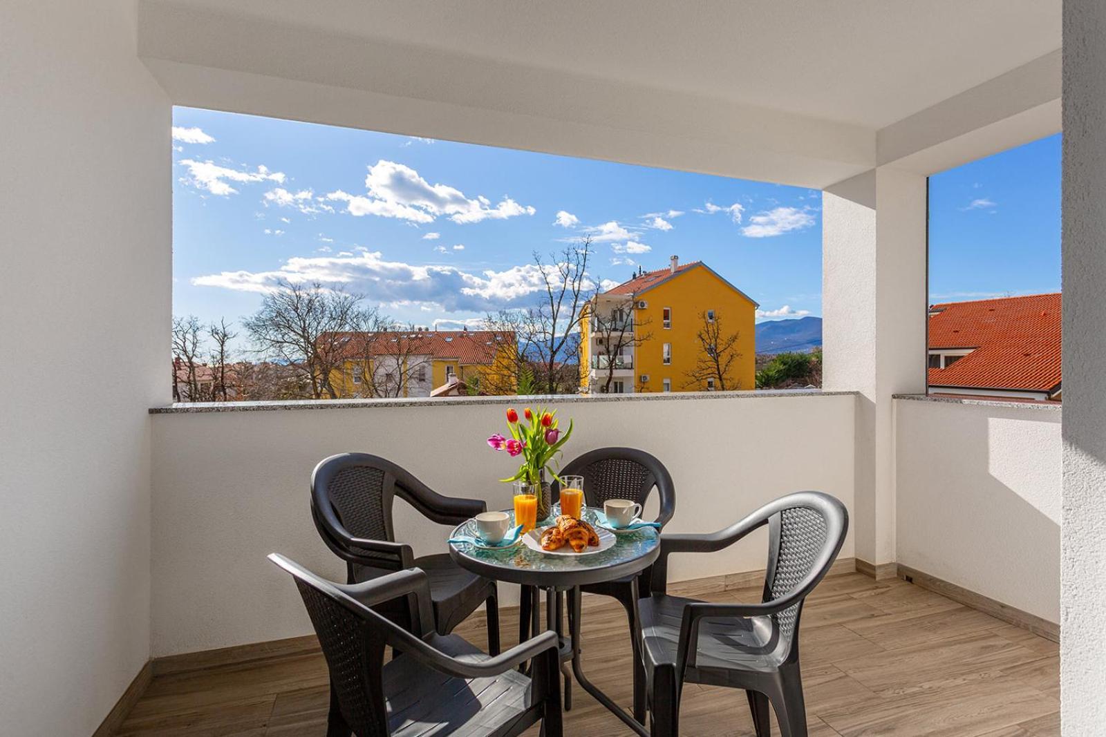 Kvarner Bay - Apartments 2 & 4 Rijeka Buitenkant foto